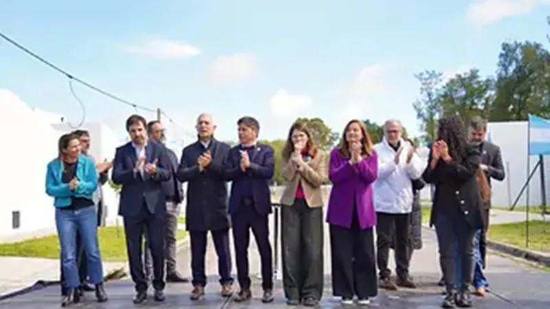 Kicillof entregó 175 viviendas en Melchor Romero para jefas de hogar y externados del hospital Korn