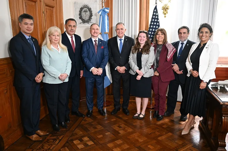 Osvaldo Jaldo recibió al embajador de Estados Unidos Peter Lamelas en Casa de Gobierno